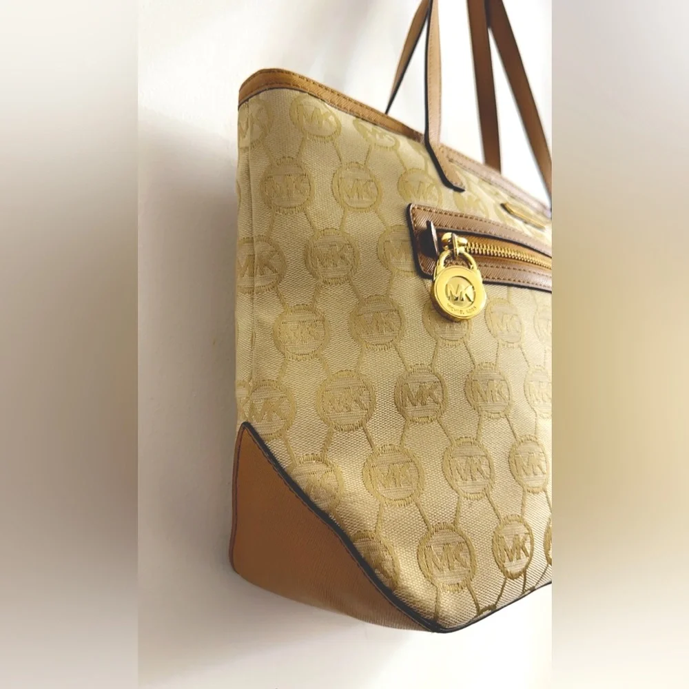 Michael Kors Signature Jet Set Tote Bag Tan/beige 14.5 x 9.5” Approximately - Picture 8 of 9